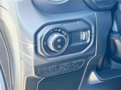 2026 Jeep Gladiator — photo 10 view
