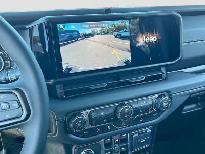 2026 Jeep Gladiator — photo 13 view