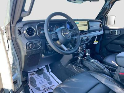 2026 Jeep Gladiator — photo 9 view