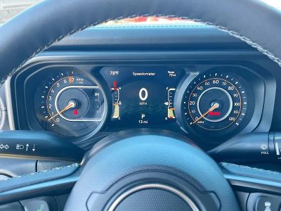 2026 Jeep Gladiator — photo 12 view