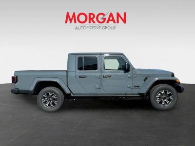 2026 Jeep Gladiator — photo 8 view