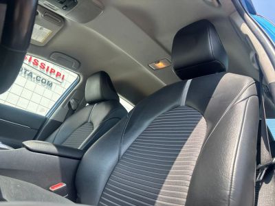 2020 Toyota Camry - Photo 10