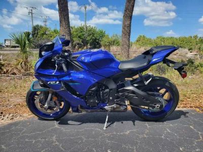 2026 Yamaha YZF-R1 — front three-quarter view