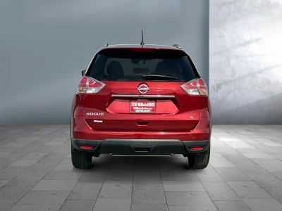 2016 Nissan Rogue — detail view