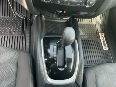 2016 Nissan Rogue — photo 12 view