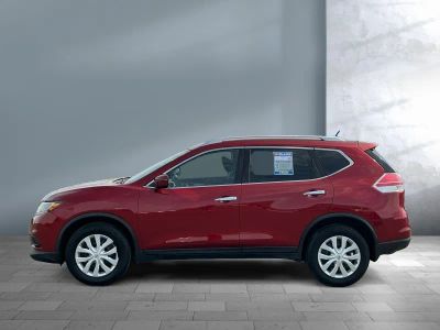 2016 Nissan Rogue — rear three-quarter view