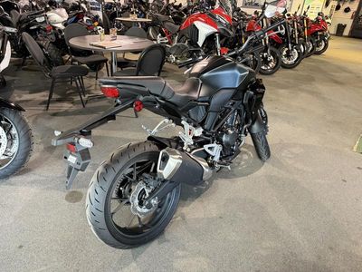 2025 Honda CB300R - Photo 4