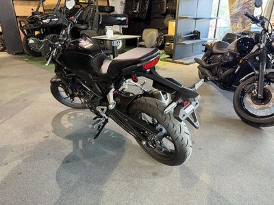 2025 Honda CB300R - Photo 3