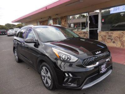 2022 Kia Niro in Black — front three-quarter view