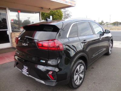 2022 Kia Niro — rear three-quarter view
