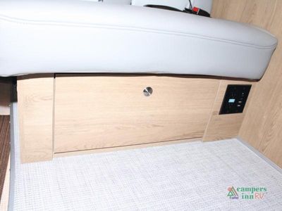 2026 Airstream Rangeline - Photo 33