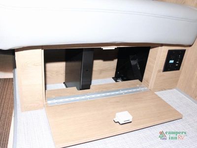 2026 Airstream Rangeline - Photo 34