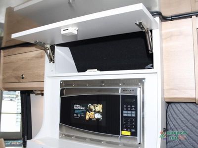 2026 Airstream Rangeline - Photo 48