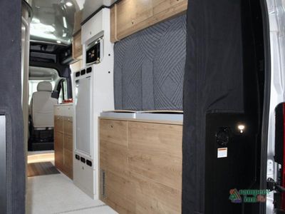 2026 Airstream Rangeline - Photo 16