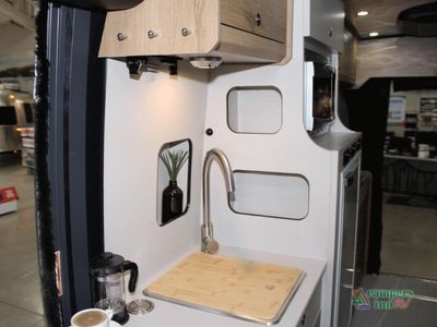 2026 Airstream Rangeline - Photo 42