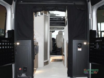 2026 Airstream Rangeline - Photo 10
