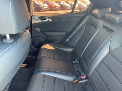 2018 Kia Stinger — photo 18 view