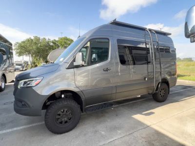 2025 Storyteller Overland DARK MODE - Photo 16