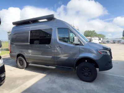 2025 Storyteller Overland DARK MODE - Photo 17