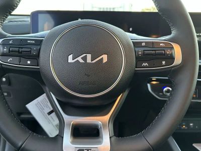 2026 Kia K5 — photo 14 view