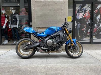 2023 Yamaha XSR900 — front three-quarter view