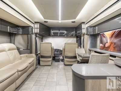 2018 Winnebago Horizon — photo 7 view