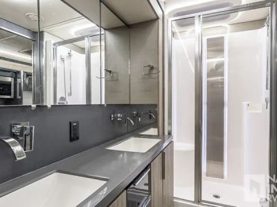 2018 Winnebago Horizon — photo 19 view