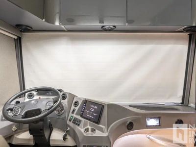 2018 Winnebago Horizon — photo 8 view