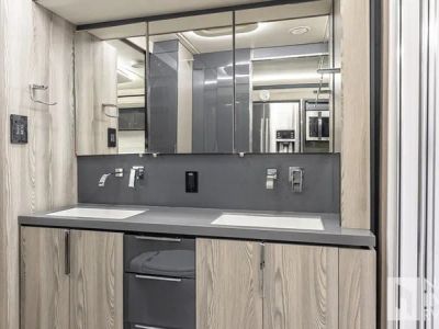 2018 Winnebago Horizon — photo 18 view