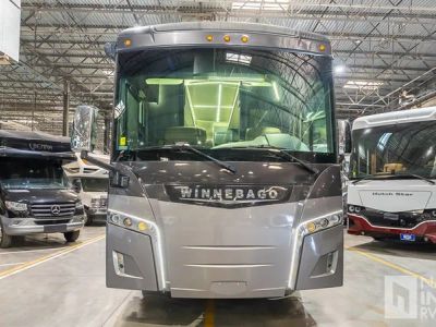 2018 Winnebago Horizon — side profile view