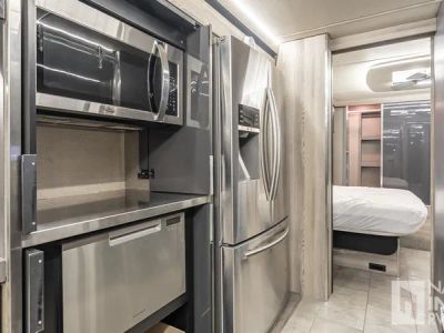 2018 Winnebago Horizon — photo 17 view
