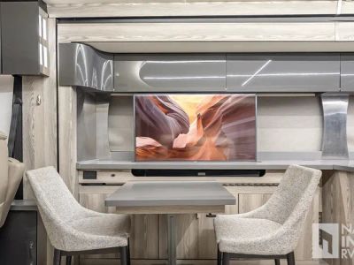 2018 Winnebago Horizon — photo 14 view