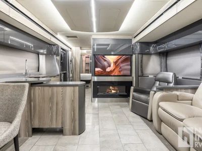2018 Winnebago Horizon — photo 9 view