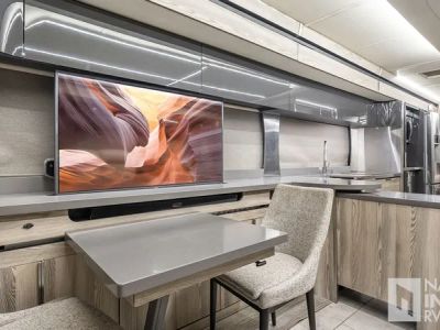 2018 Winnebago Horizon — photo 12 view