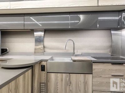 2018 Winnebago Horizon — photo 16 view