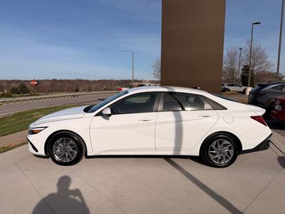 2025 Hyundai Elantra Hybrid - Photo 2