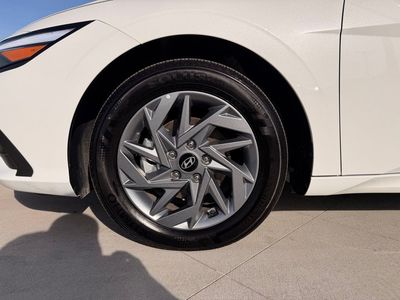 2025 Hyundai Elantra Hybrid - Photo 10
