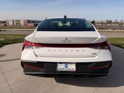 2025 Hyundai Elantra Hybrid - Photo 4