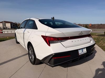 2025 Hyundai Elantra Hybrid - Photo 3