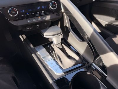 2025 Hyundai Elantra Hybrid - Photo 20