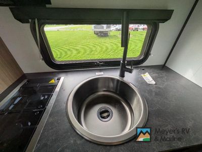 2026 Keystone RV Reign - Photo 8