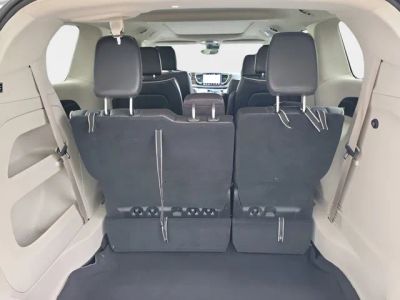 2023 Chrysler Pacifica — photo 9 view