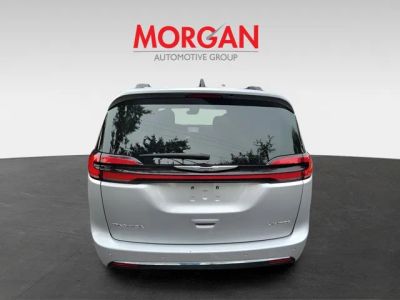 2023 Chrysler Pacifica — photo 8 view