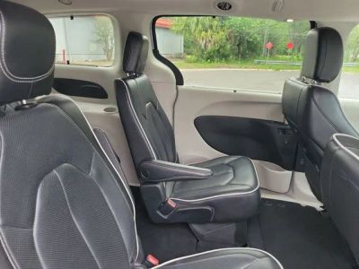 2023 Chrysler Pacifica — photo 33 view