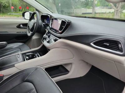 2023 Chrysler Pacifica — photo 34 view