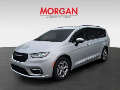 2023 Chrysler Pacifica — interior view