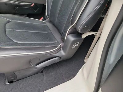 2023 Chrysler Pacifica — photo 31 view