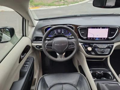 2023 Chrysler Pacifica — photo 28 view