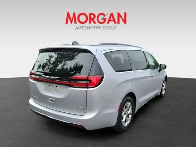 2023 Chrysler Pacifica — side profile view