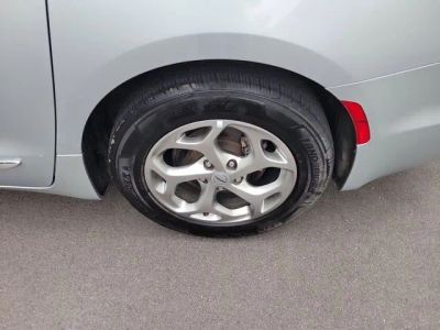 2023 Chrysler Pacifica — photo 7 view